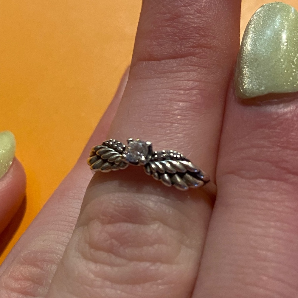 pandora angel wing ring with white cubic zirconia - Picture 3 of 8